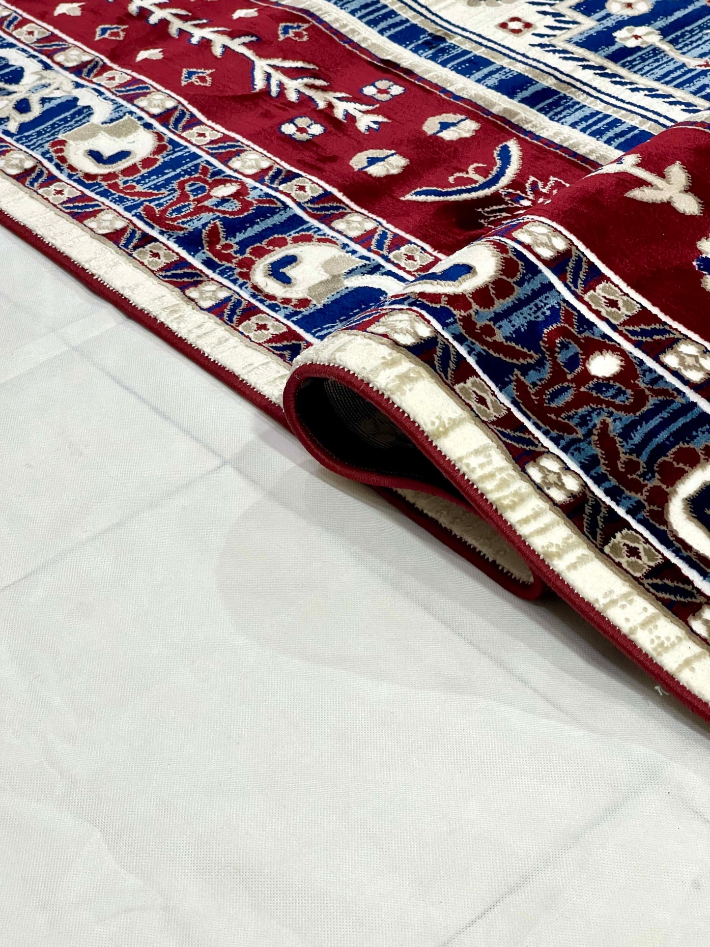 New Turkish Silk (Super Hair) 
Size: 6.6 ft width x 9.6 ft length (200cm x 290cm)
Article -402- Red , Blue