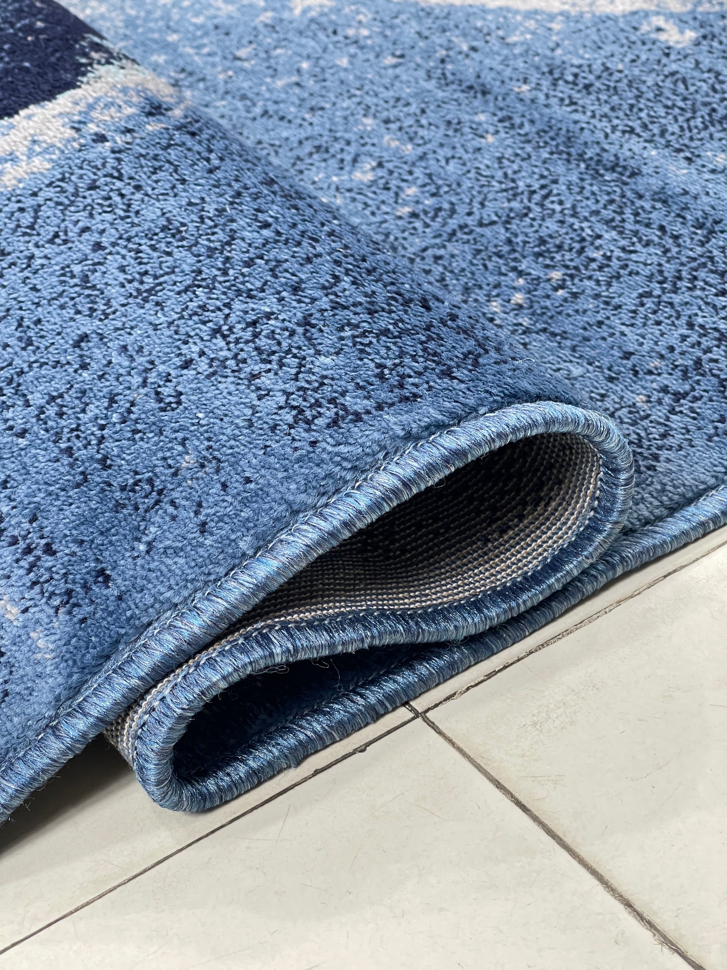 Modern polypropylene Rug,back woven(Article-429-Blue)
Size : 6.6 ft width x 9.6 ft length (200cm x 290cm)