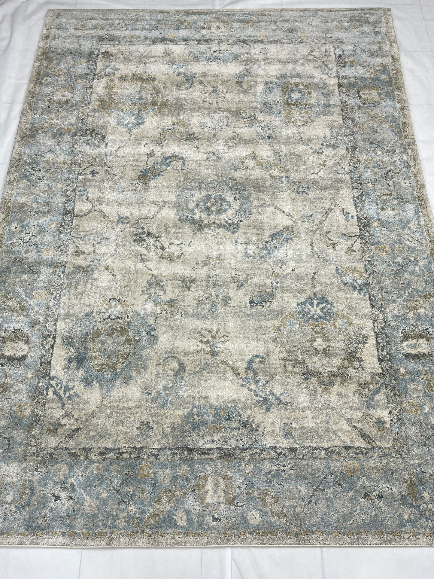 New Turkish Silk (Surya A)  Size: 6.6 ft width x 9.6 ft length (200cm x 290cm) Article -606- Off white