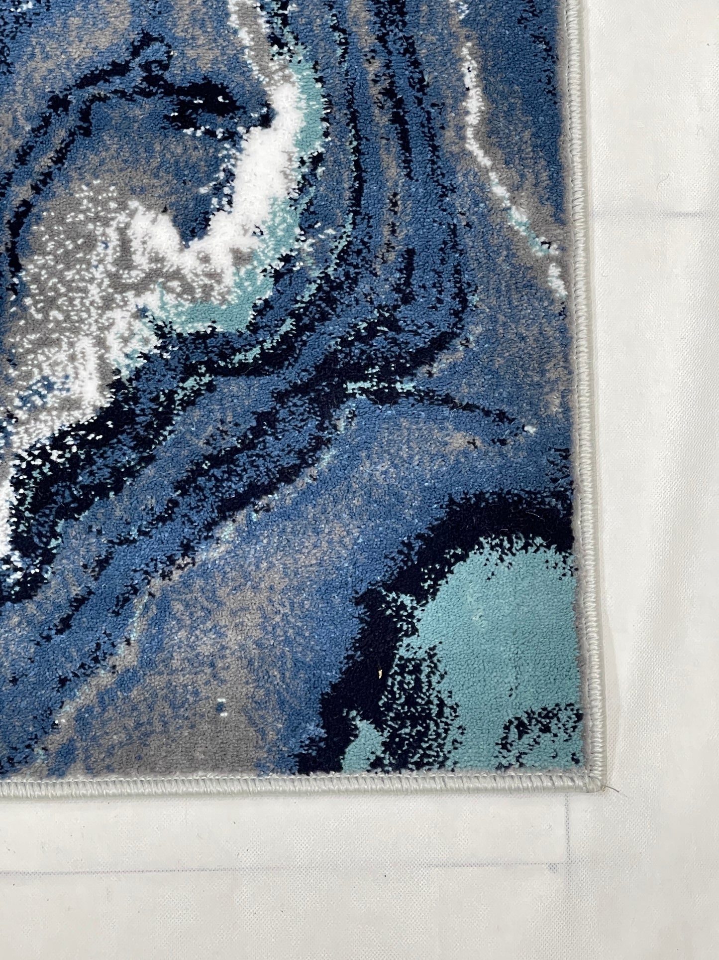 Grey Modern Polypropylene Woven Rug.
 Size : 2.6 ft width x 6.6 ft length
 (80 cm x 200cm)