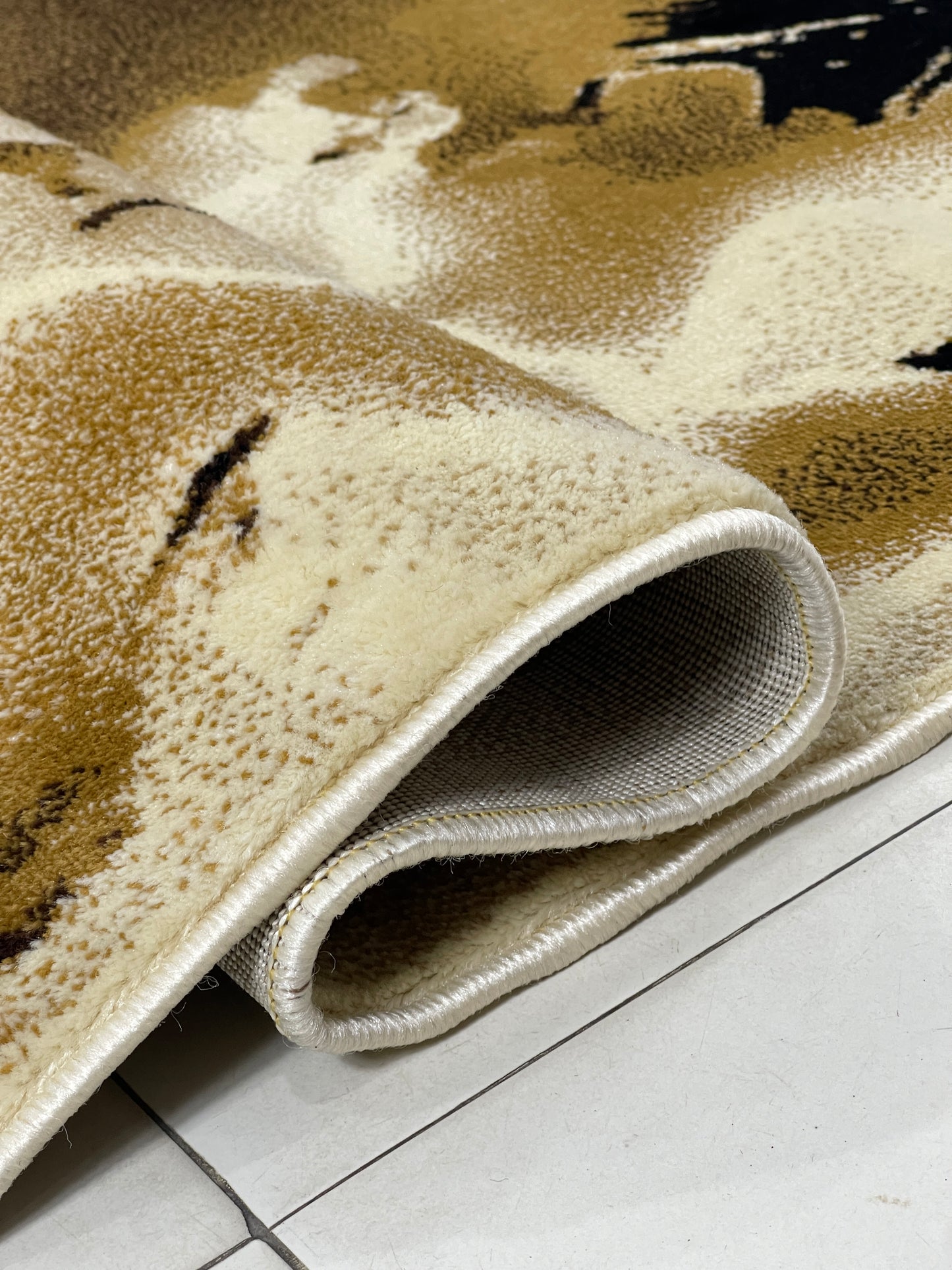 Modern polypropylene Rug,back woven(Article-143-Off white)
Size : 6.6 ft width x 9.6 ft length (200cm x 290cm)