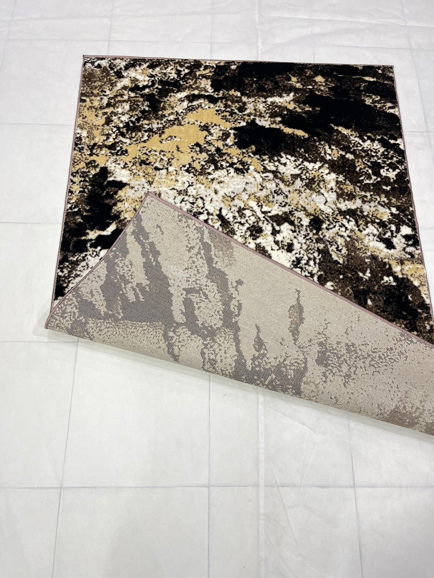 Turkish Top Quality Silk.(Article-1092-Beige , Black)
Size: 4 ft width x 5.6 ft length ( 120cm x 170cm)