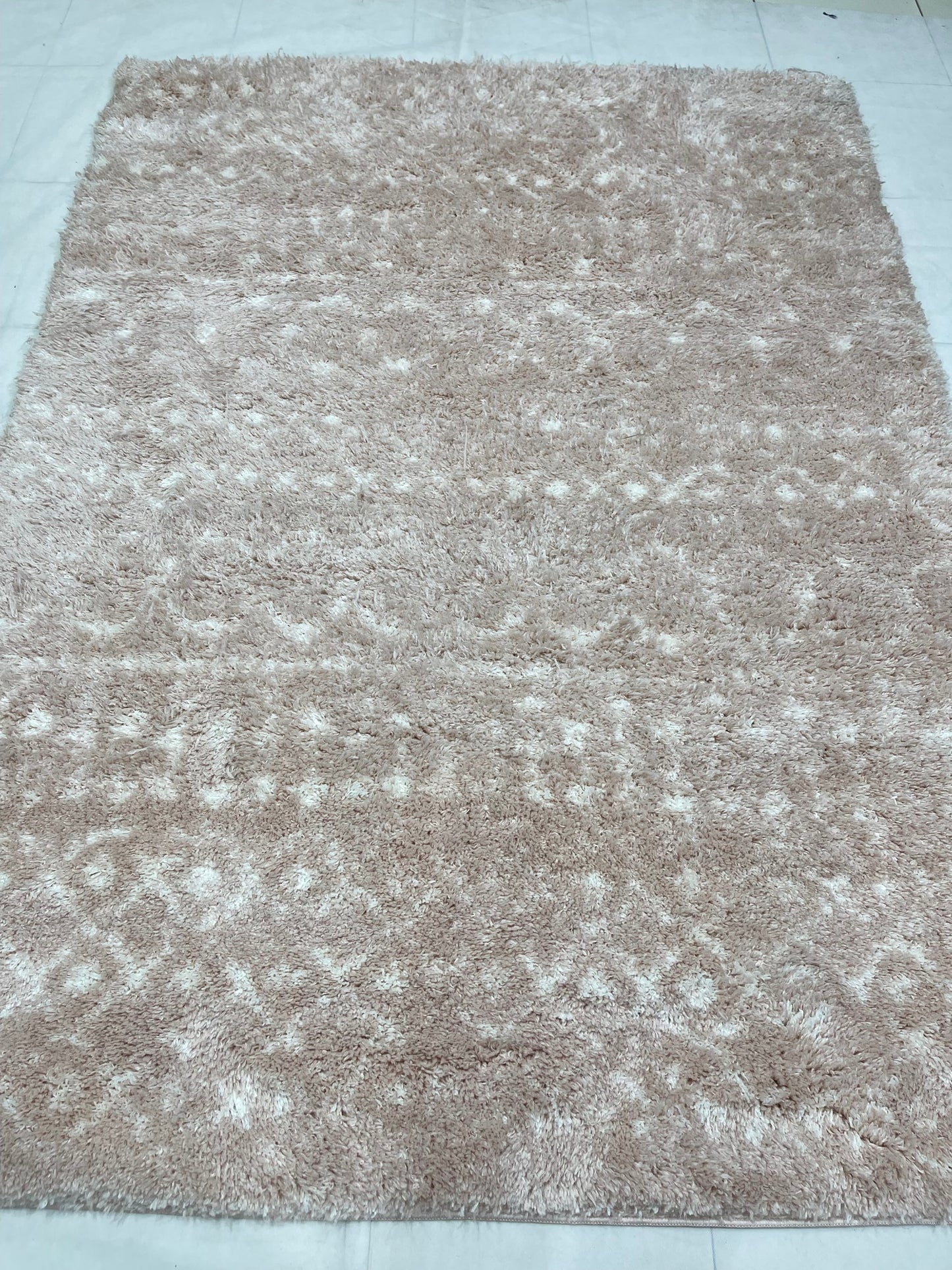 Turkish Shaggy Rug With Woven Back.  Size : 5 Ft Width x 7.3 Ft Length (160cm x 220cm) Article-06-Pink