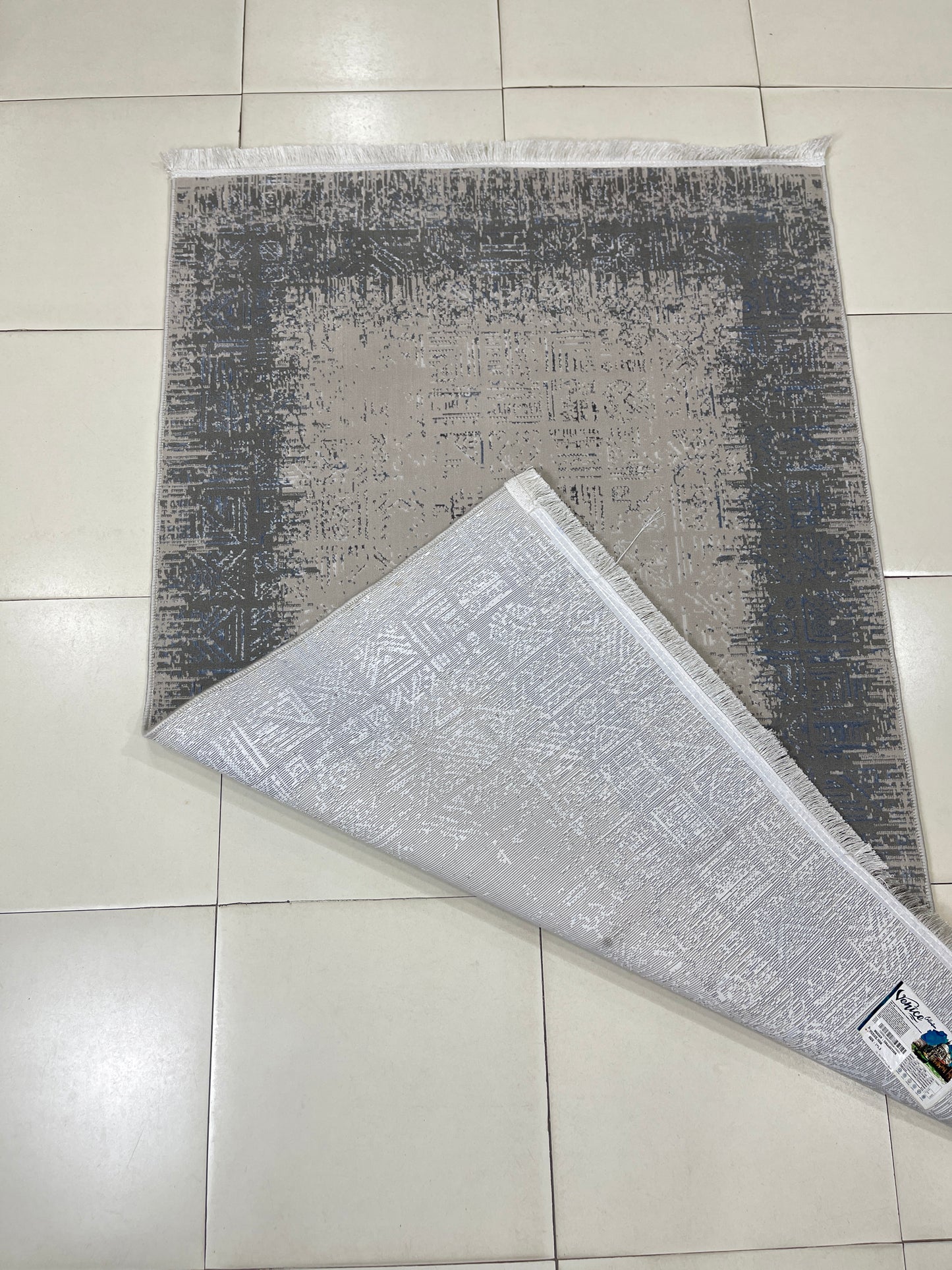 Irani viscose Rug , Woven Back
Article-319-Off white 
Size : 3 ft width x 5 ft length (100 cm x 150cm)