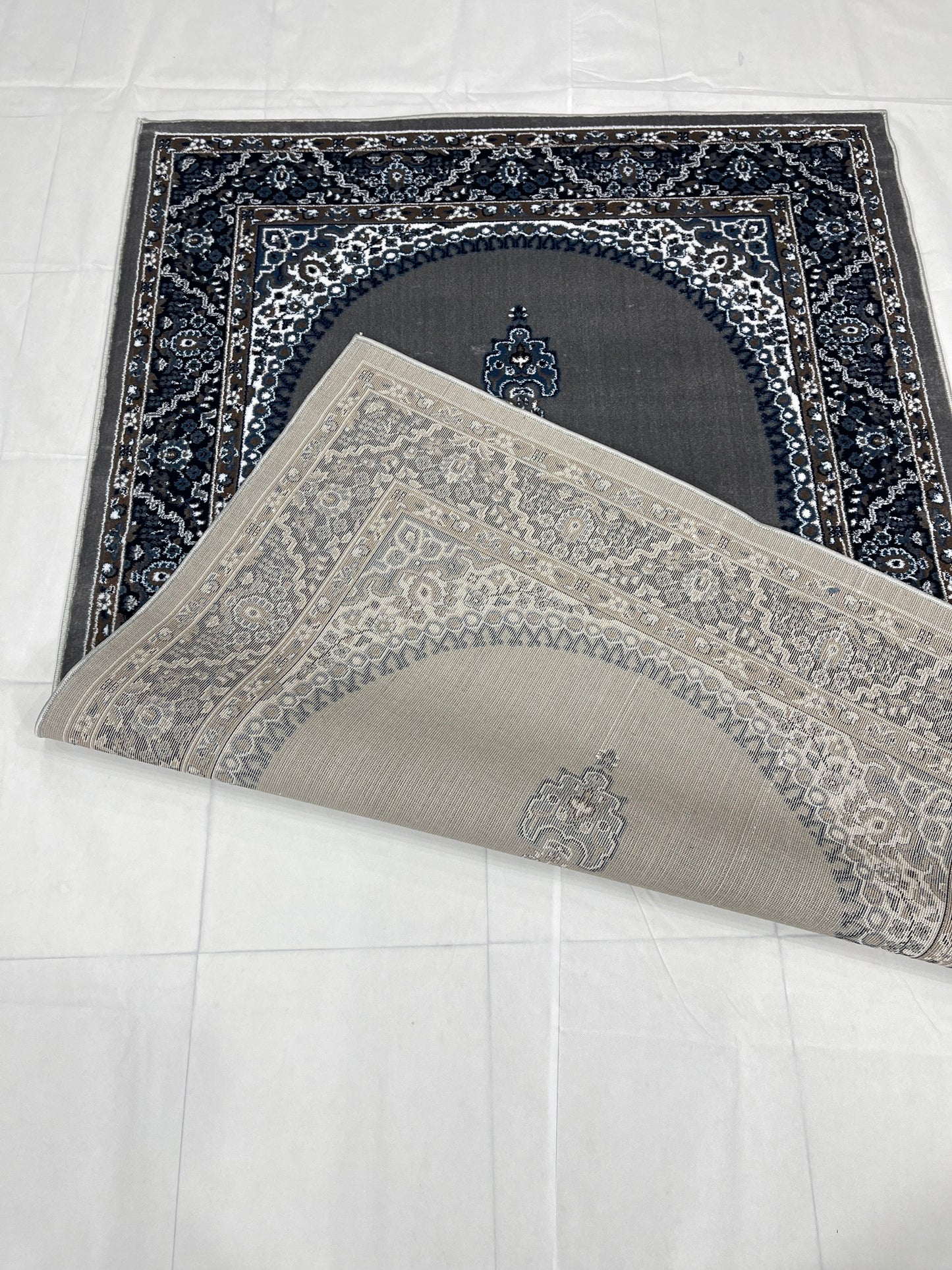 Persian  Polypropylene Rug,back woven(Article-22-Grey)
Size : 5ft width  x 7.3ft length (150cm x 220cm)