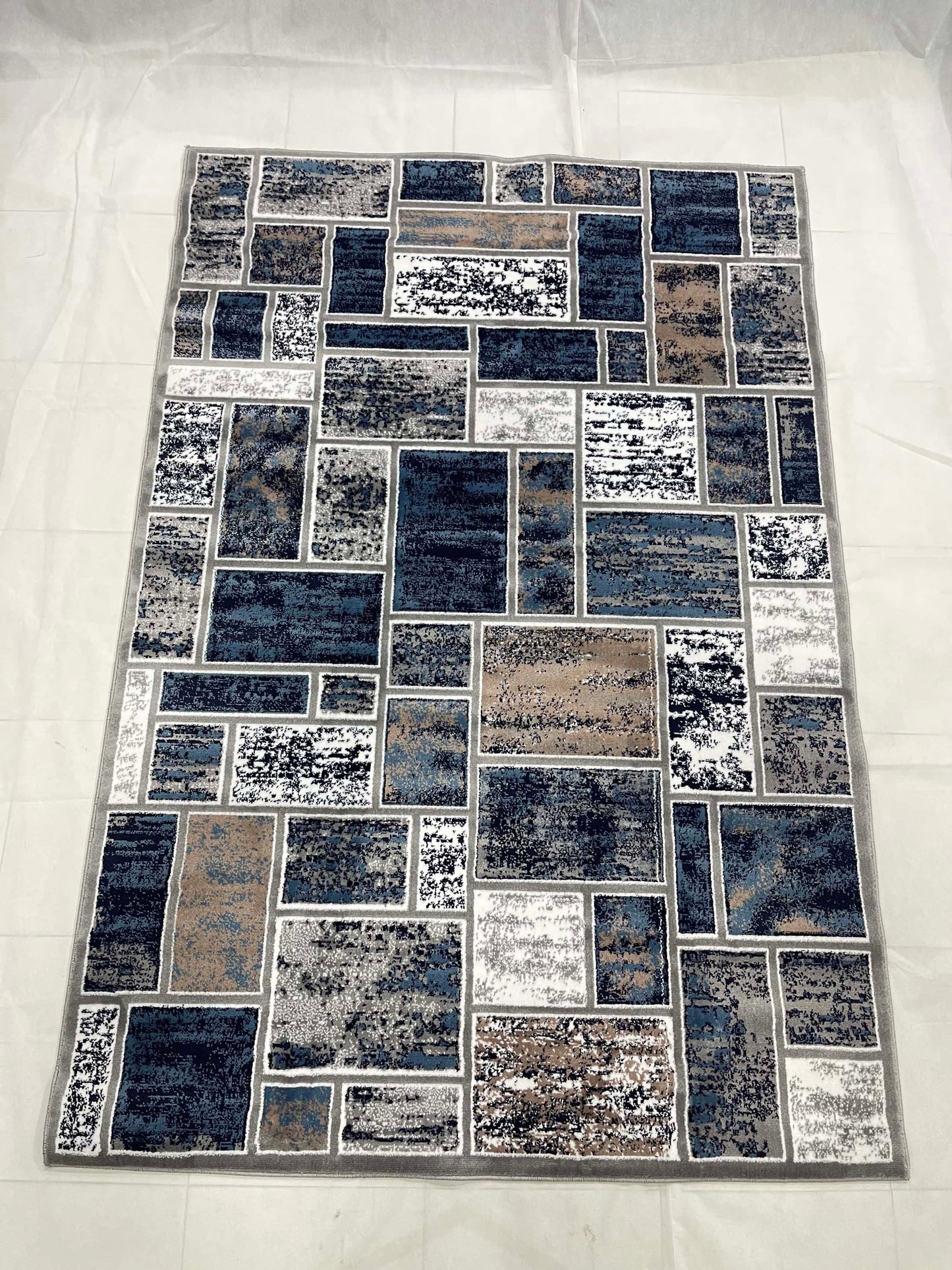 Modern polypropylene Rug,back woven(Article-670-Grey)
Size : 5ft width  x 7.3ft length (150cm x 220cm)