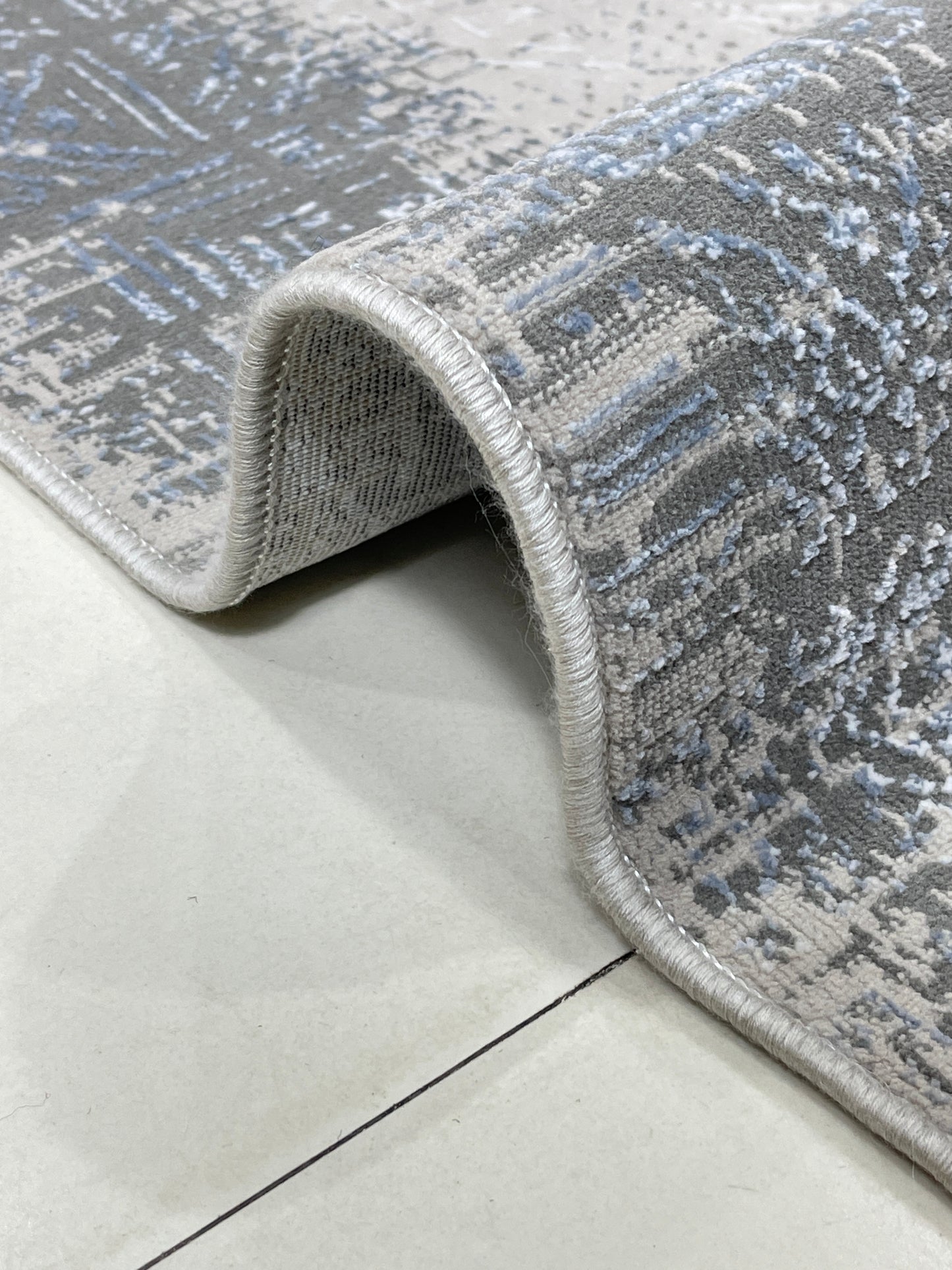Irani viscose Rug , Woven Back
Article-319-Off white 
Size : 3 ft width x 5 ft length (100 cm x 150cm)