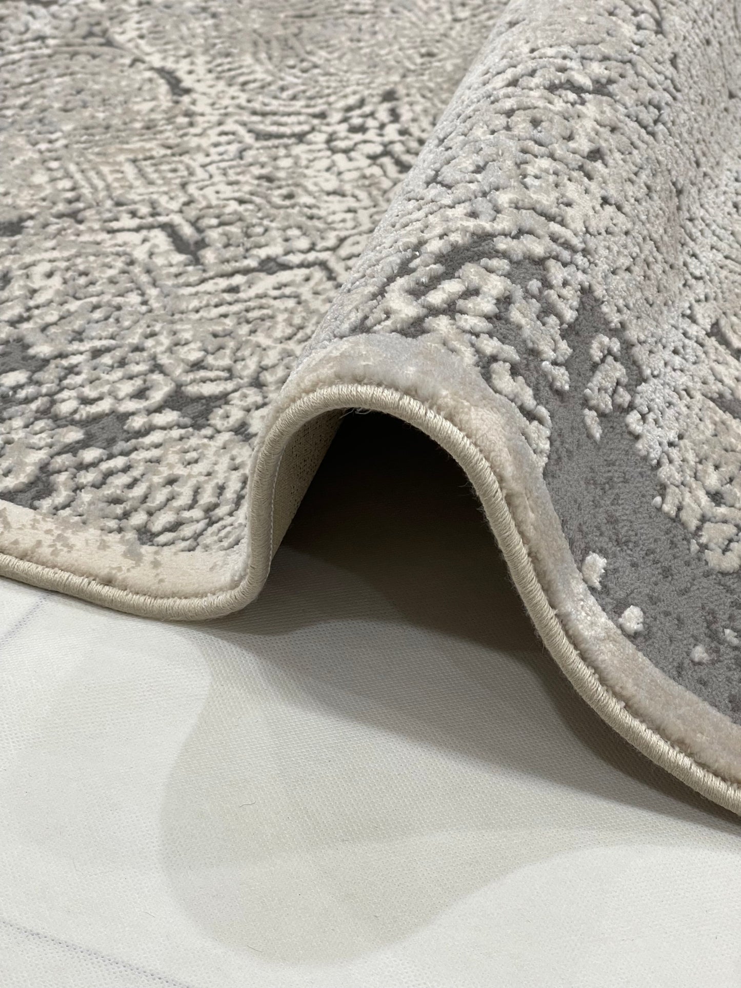 Irani Vintage Woven Rug.
 Article -2070-Grey , Off white
Size: 5 ft width x 7.3 ft length (150cm x 220cm)