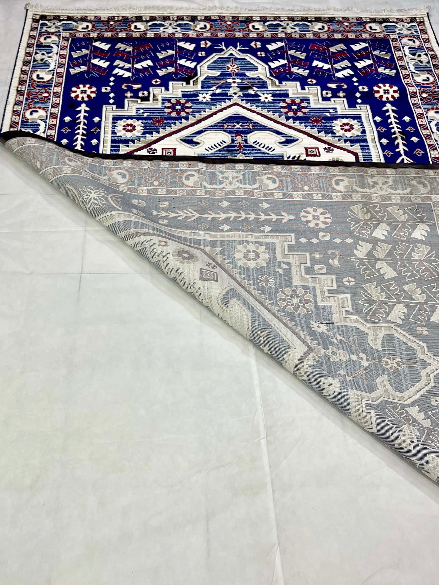 New Turkish Silk (Super Hair) 
Size: 6.6 ft width x 9.6 ft length (200cm x 290cm)
Article -404- off white ,Grey , Blue