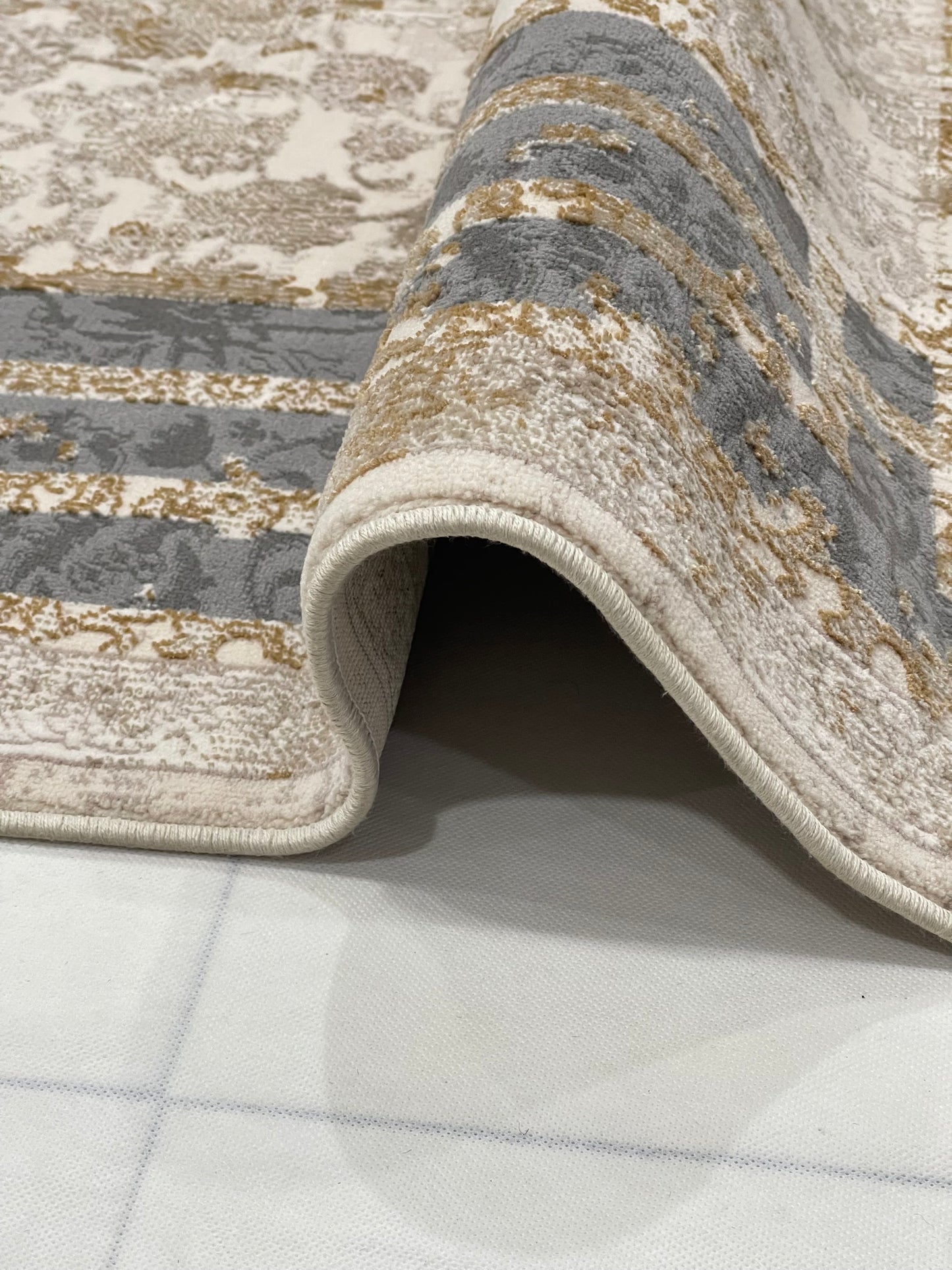 Irani Vintage Woven Rug.  Article -2078-Off white Size: 5 ft width x 7.3 ft length (150cm x 220cm)