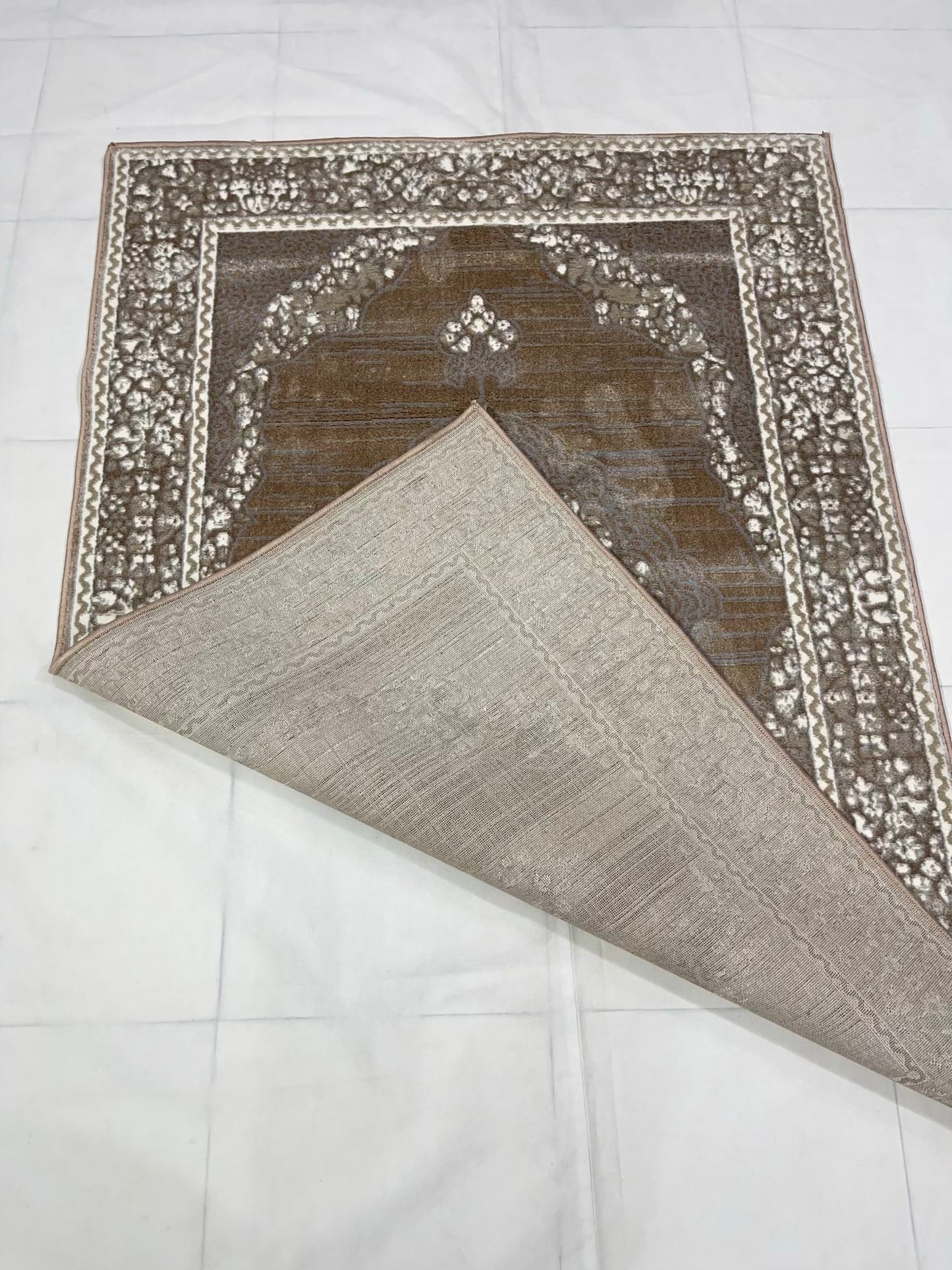 Pakistani Silk Woven Rug.(Article-1557-Light Beige) Size : 4 ft width x 5.6 ft length