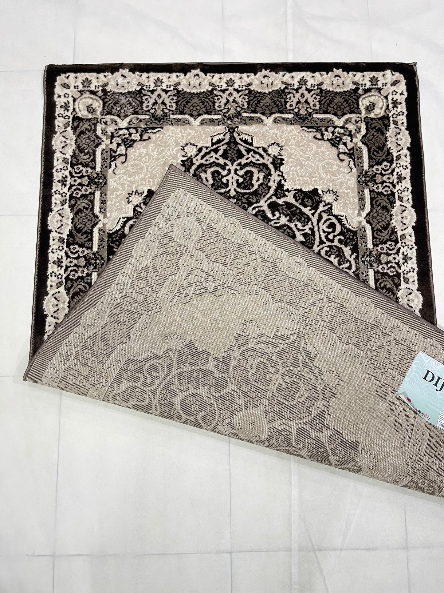 Turkish Top Quality Silk.(Article-1073-Brown) Size: 3 ft width x 5 ft length ( 100cm x 150cm)