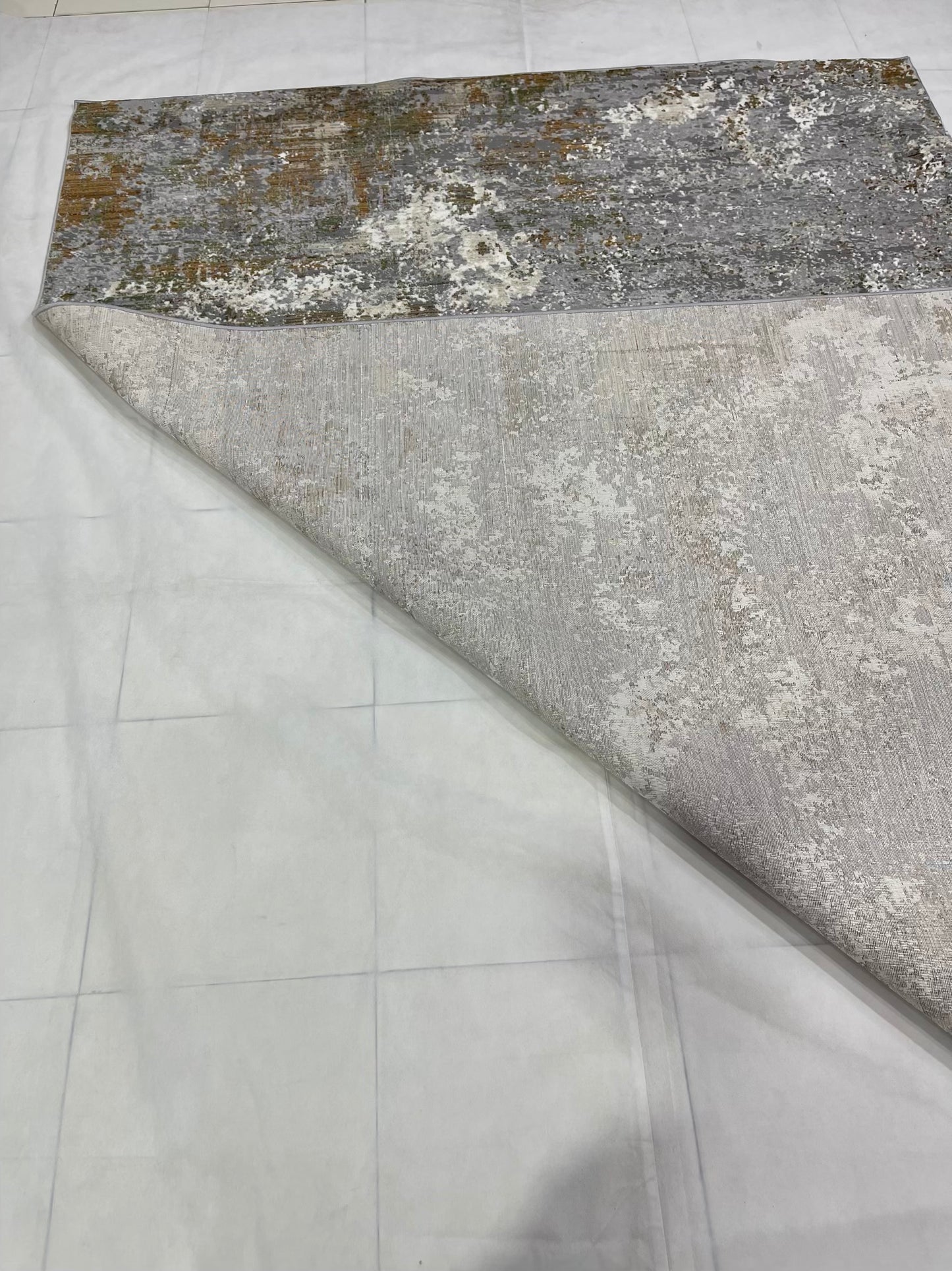Turkish Top Quality Silk.(Article-1902-Grey) Size: 6.6 ft width x 9.6 ft length (200cm x 290cm)