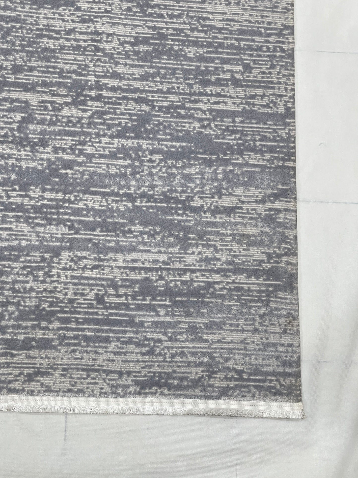 New Turkish Silk (Surya B) 
Size: 6.6 ft width x 9.6 ft length (200cm x 290cm)
Article -619- Grey