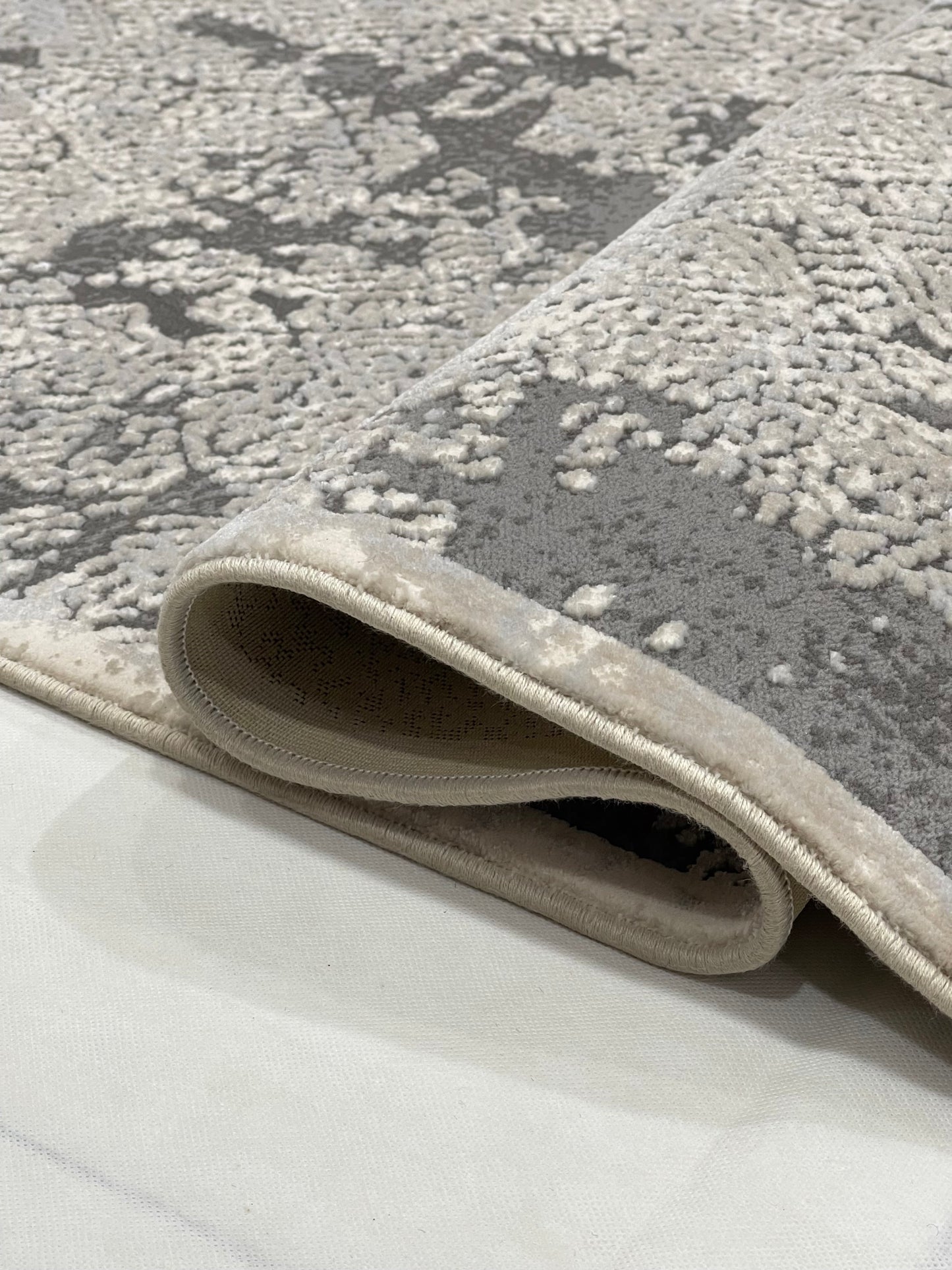 Irani Vintage Woven Rug.
 Article -2070-Grey , Off white
Size: 5 ft width x 7.3 ft length (150cm x 220cm)