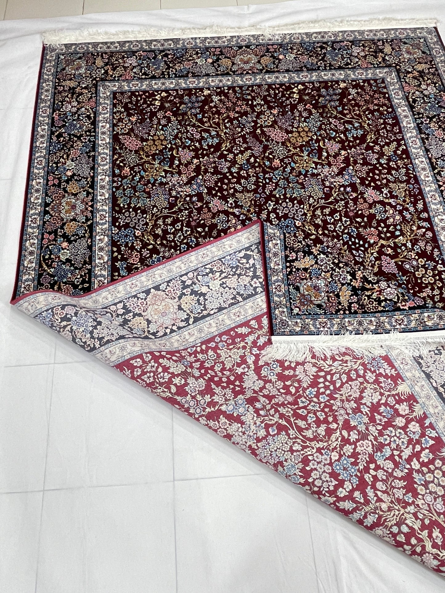 Irani Top Quality 
Mixture of 12 colours
1500 Reeds Acrylic Rug With Jute Back (01)
Size : 6.6 Ft Width x 9.6 Ft Length