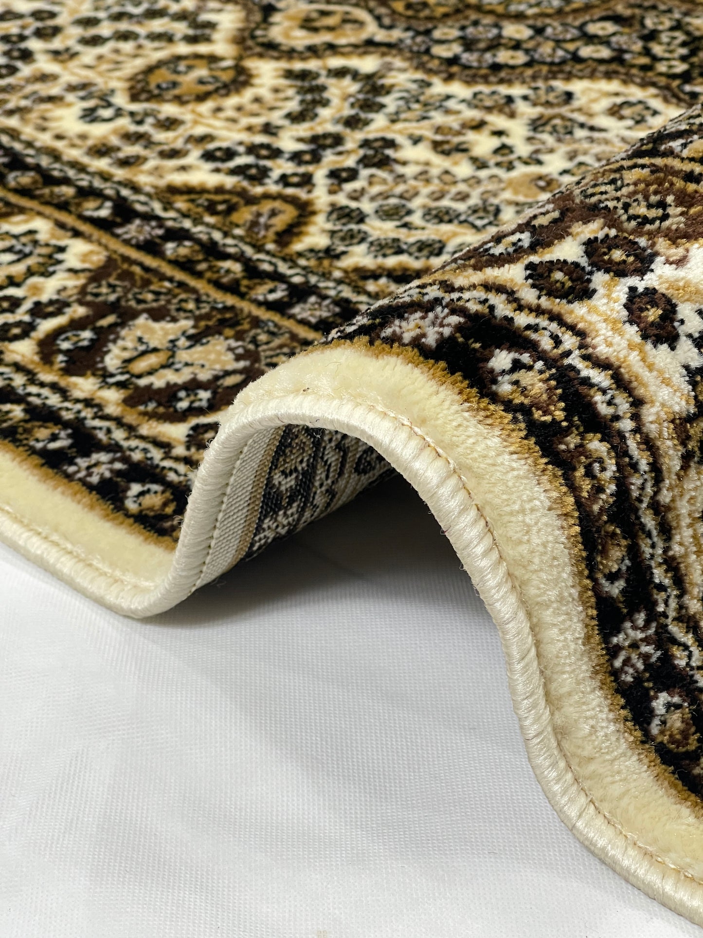 Persian polypropylene Rug,back woven(Article-25-Off White)
Size : 5ft width  x 7.3ft length (150cm x 220cm)