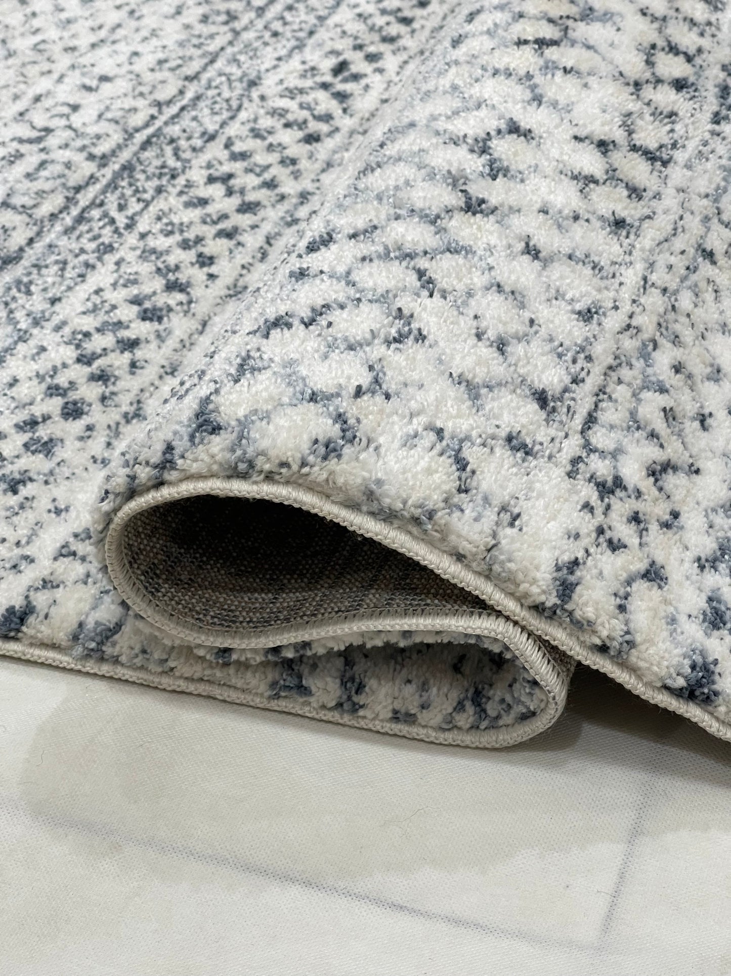 Turkish Shaggy Rug With Woven Back.  Size : 5 Ft Width x 7.3 Ft Length (160cm x 220cm) Article-07-Off White, Grey