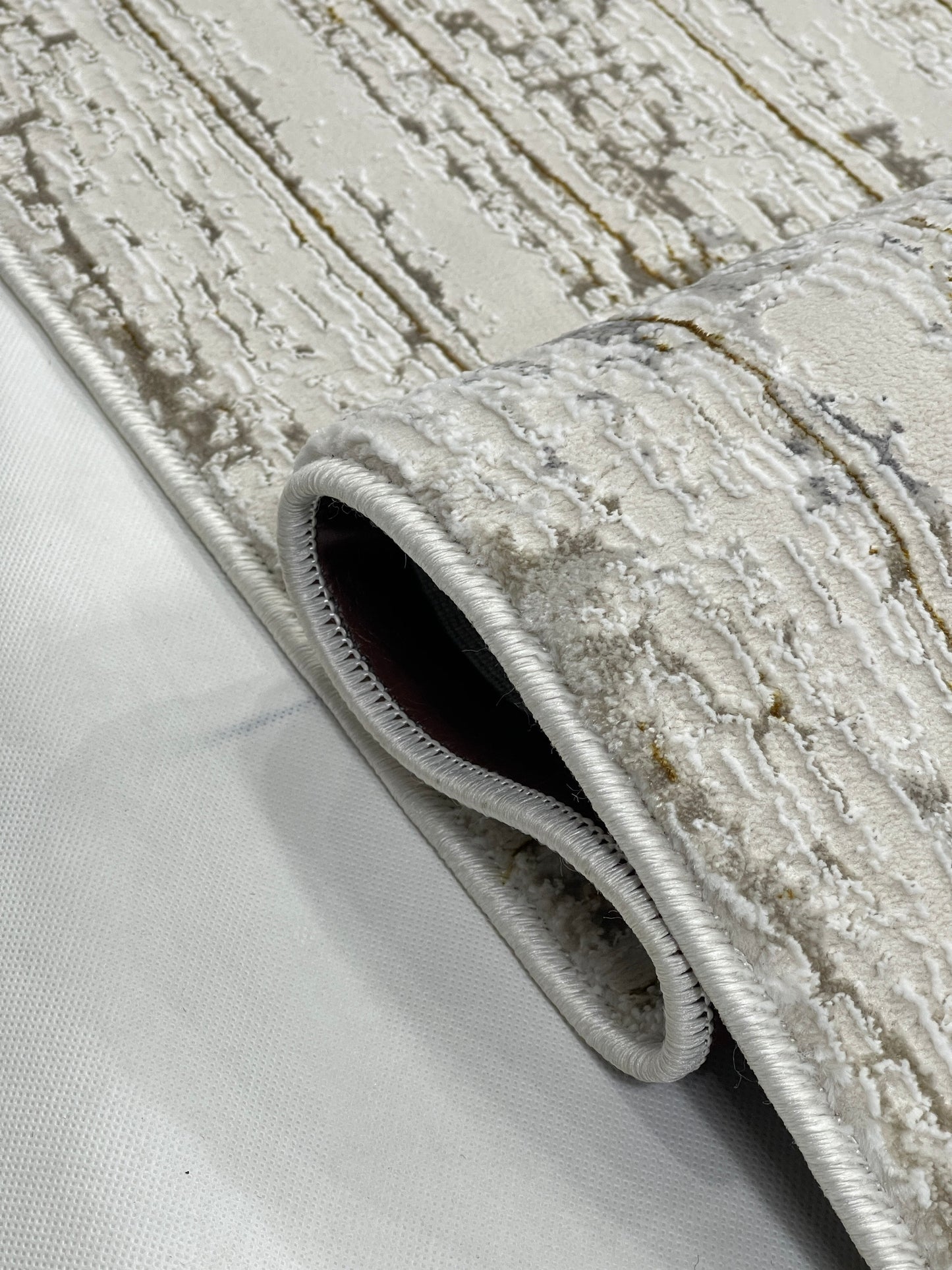 New Turkish Silk (Surya A) 
Size: 6.6 ft width x 9.6 ft length (200cm x 290cm)
Article -611- Grey