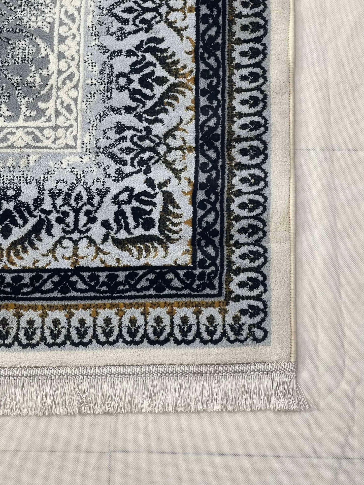 Turkish Top Quality Silk.(Article-112-white , Black)
Size : 5ft width  x 7.3ft length (150cm x 220cm)