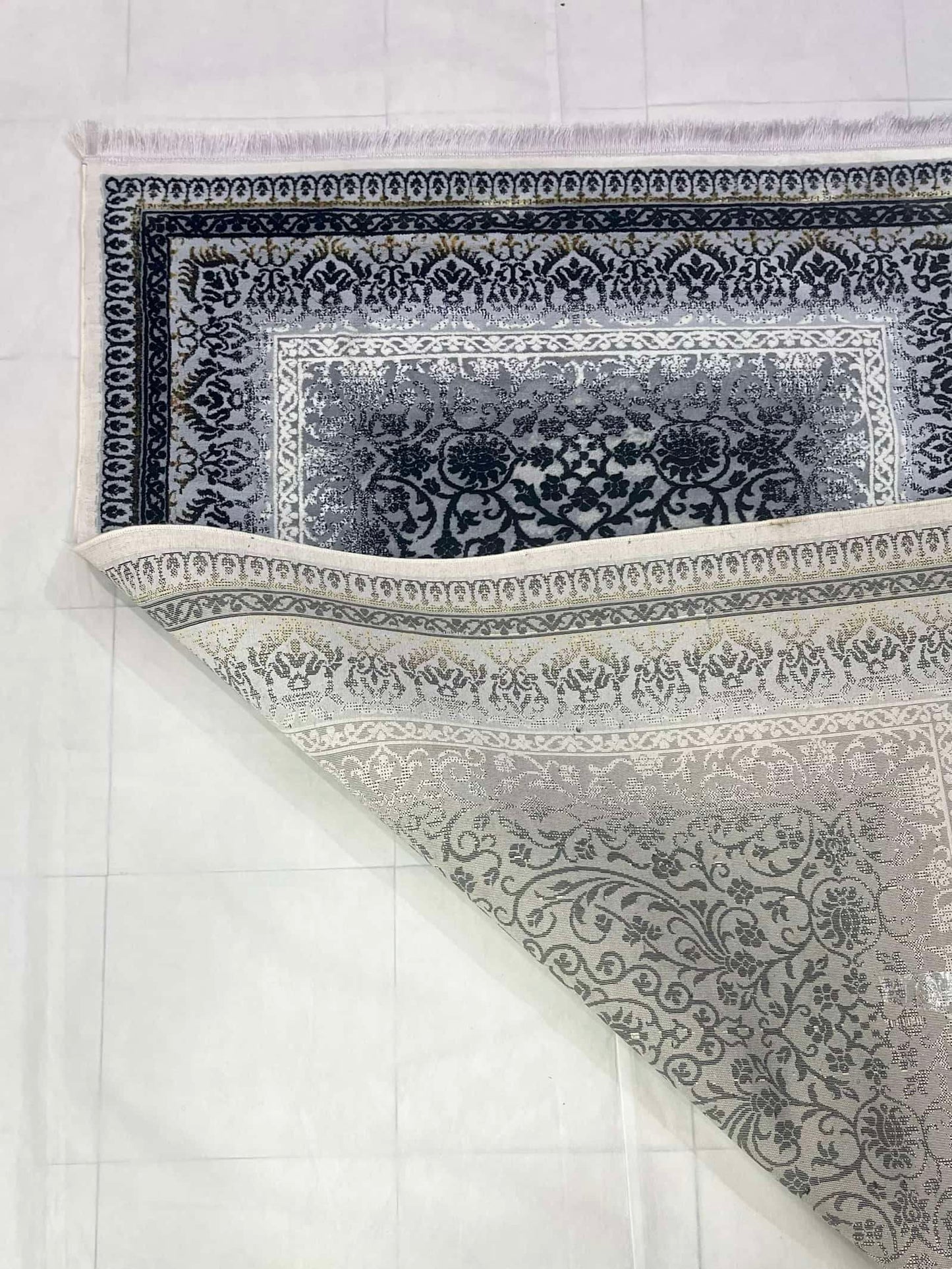 Turkish Top Quality Silk.(Article-112-white , Black)
Size : 5ft width  x 7.3ft length (150cm x 220cm)