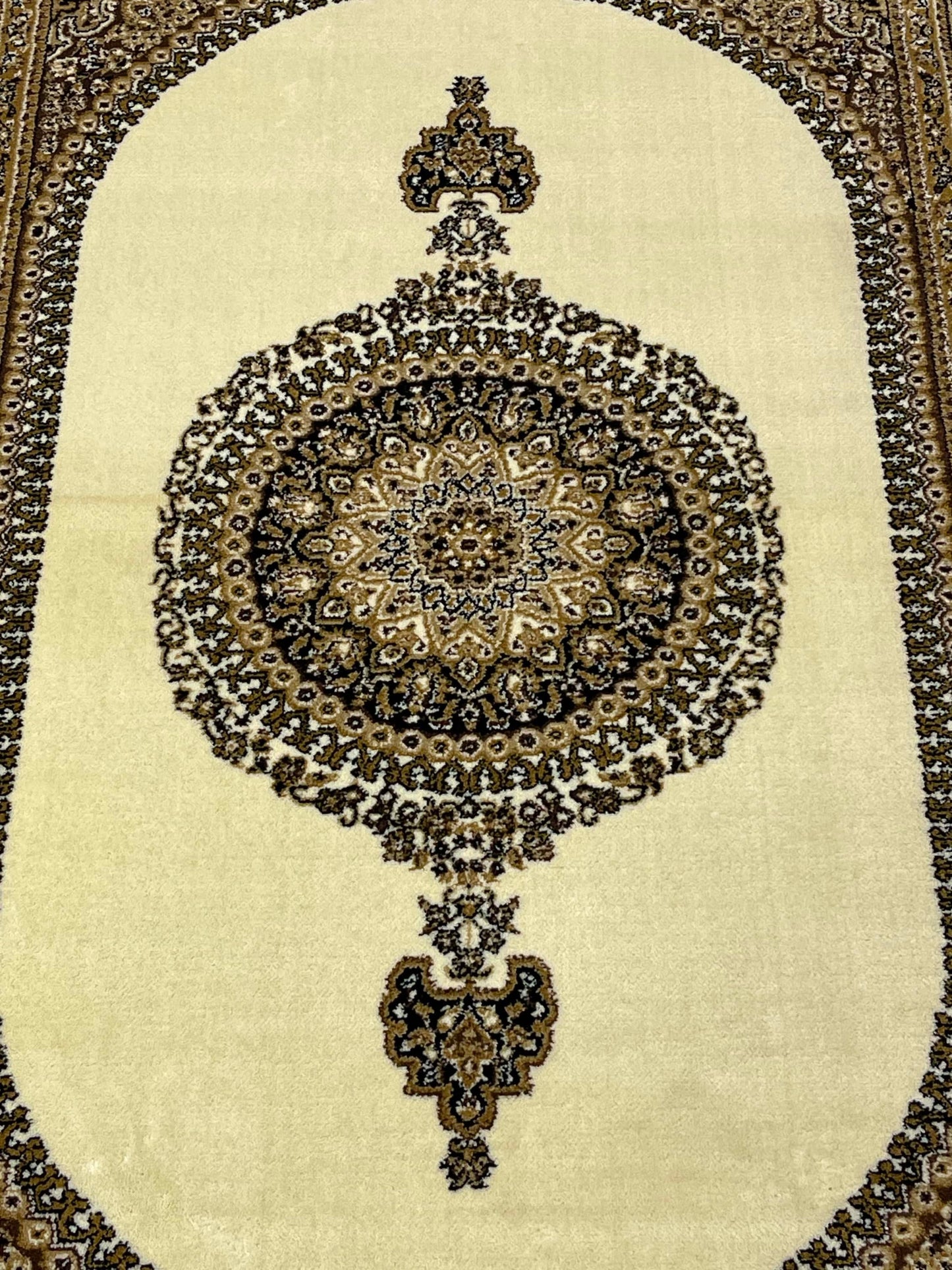 Persian polypropylene Rug,back woven (Article-22-off white )
size: 6.6 ft width x 9.6 ft length (200cm x 290cm)