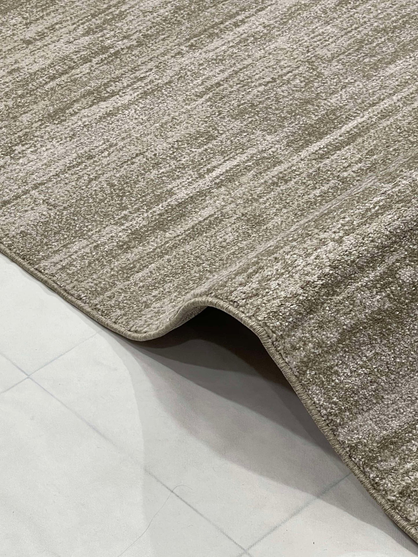 New Turkish Vintage Silky Woven Rug.
Article-1803-Off-white  , Beige
 Size : 5.3 ft width x 7.8 ft length
(160 cm x 230 cm)