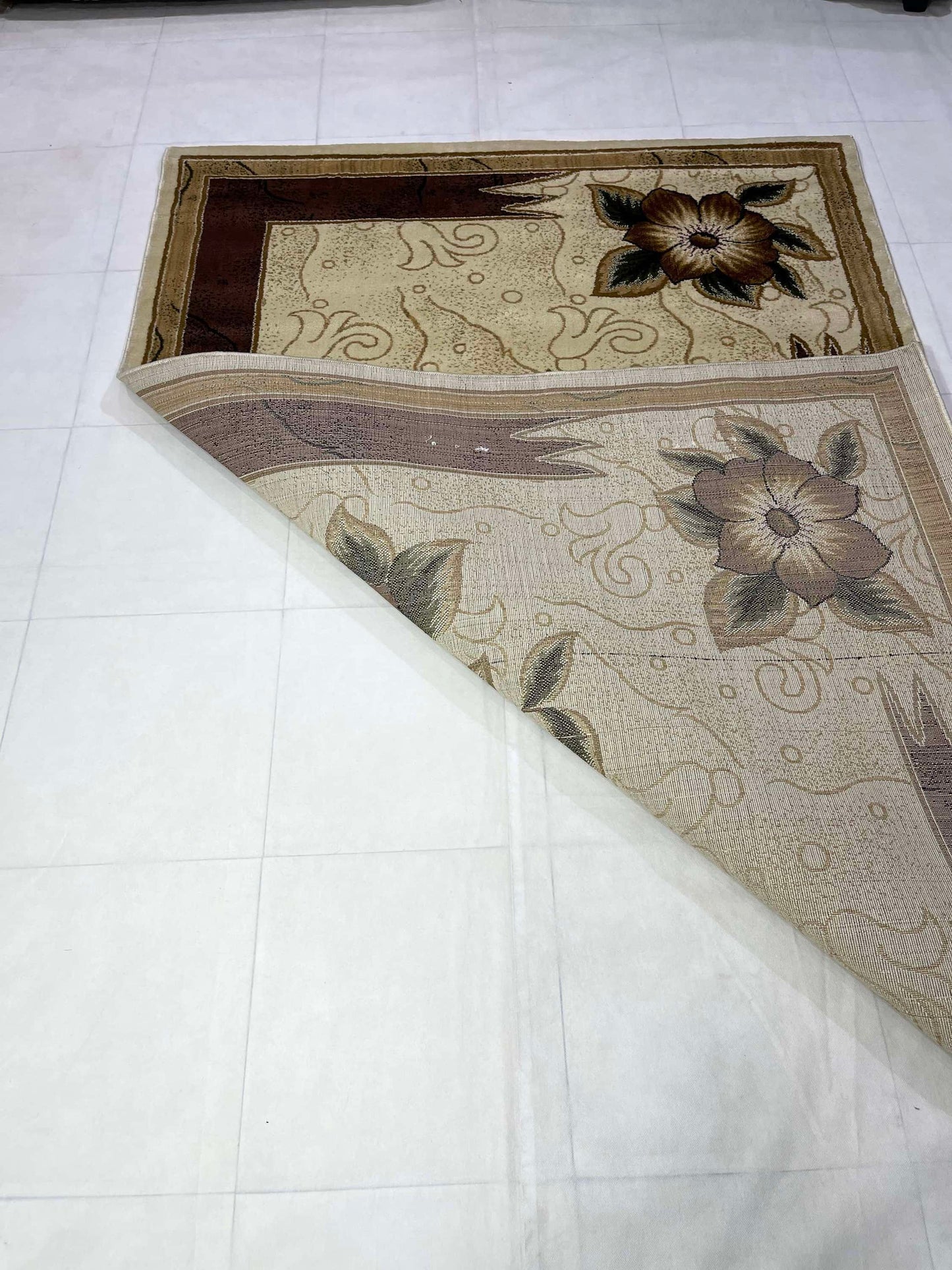 Floral polypropylene Rug,back woven(Article-337-Off white)
Size : 5ft width  x 7.3ft length (150cm x 220cm)