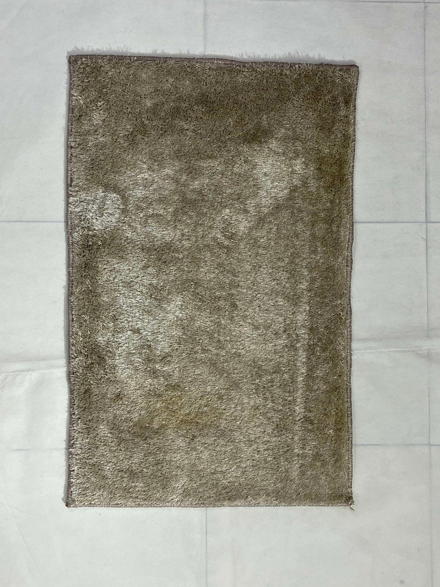 Shaggy white Fur Mat
Size : 50 cm  x 75 cm