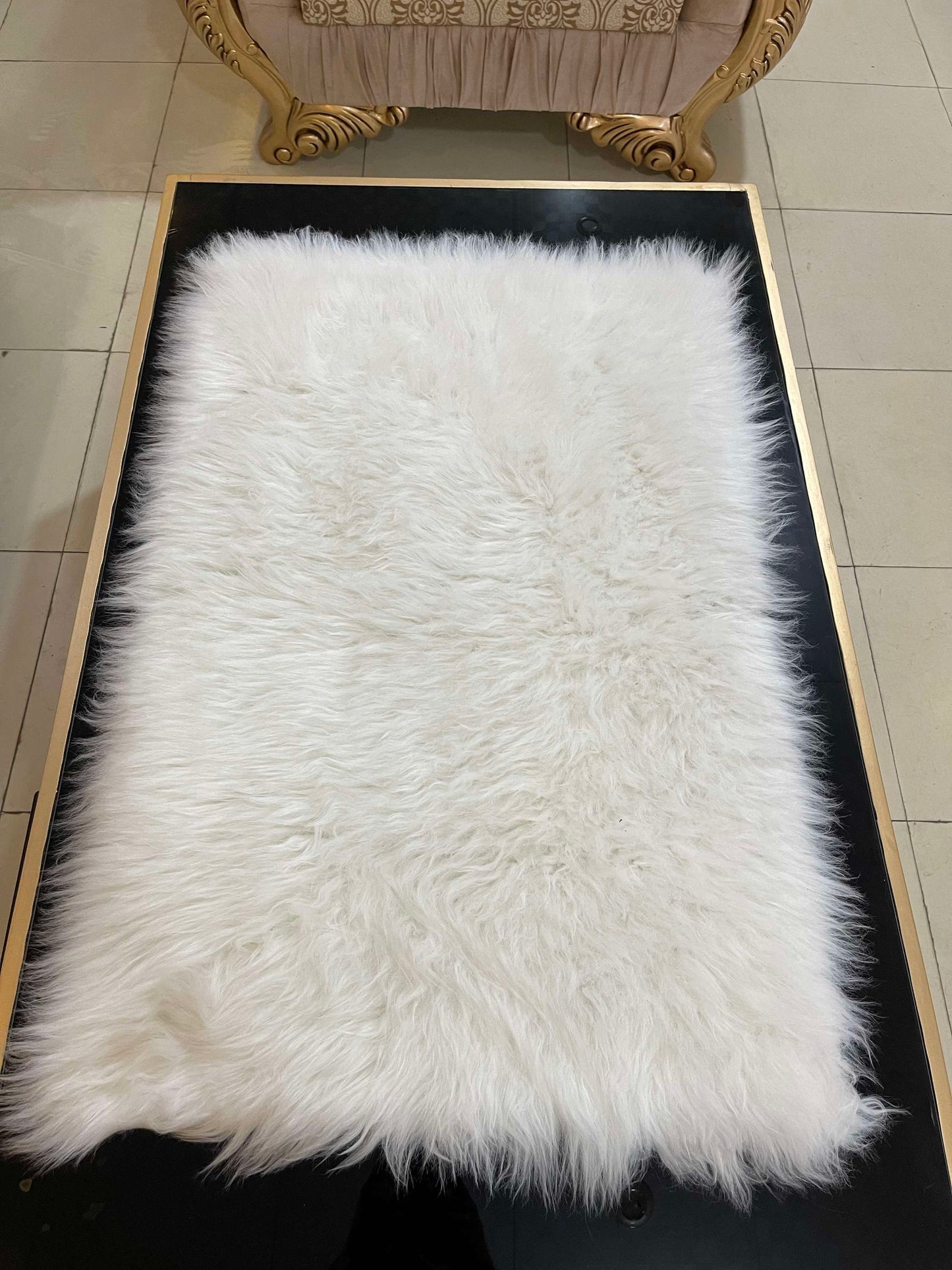 Indulge in the silky smooth feel of our high-quality synthetic fur.⚡️⚡️

Size :2 ft with x 3 ft length (Approximately)