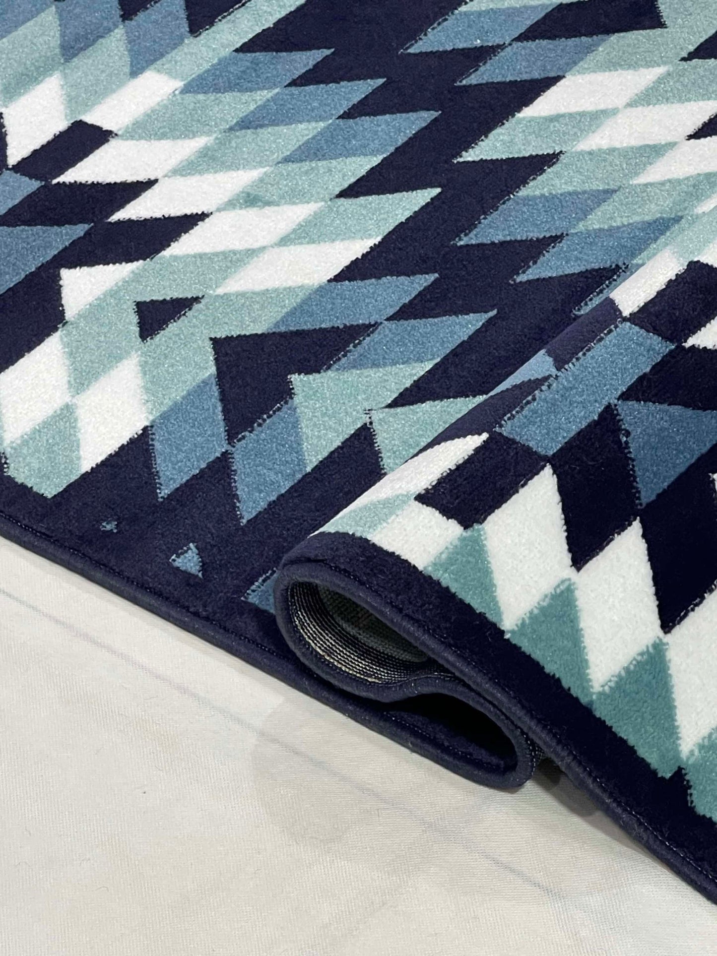 Modern polypropylene Rug,back woven(Article-1223-Blue)
Size : 4 Ft width x 5.6 Ft length ( 120 cm x 170 cm)