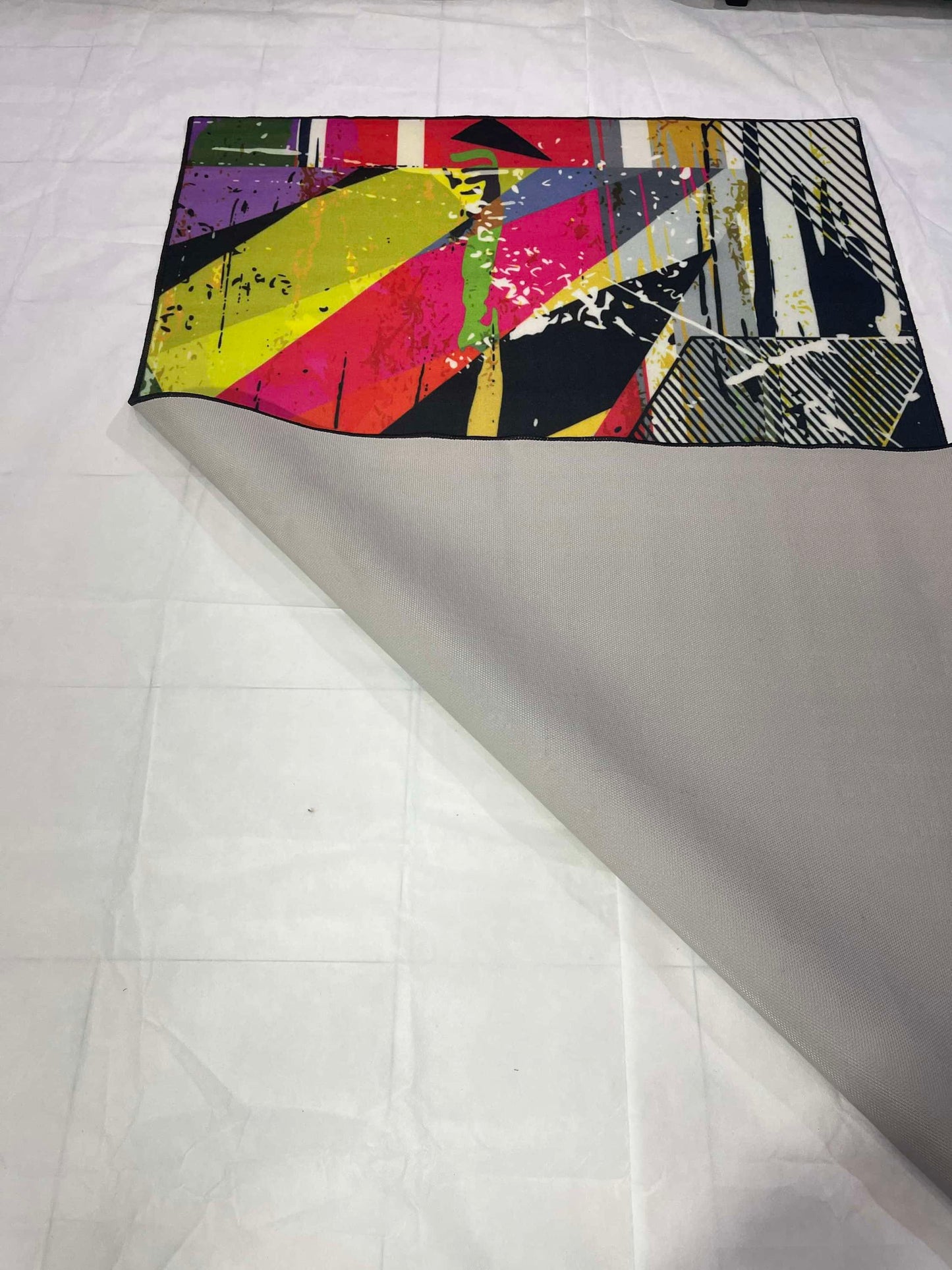 Modern Non-Woven TPR Anti Slip Rug.
Size : 5ft width  x 7.8ft length (150cm x 230cm)
Article-2704-Multi