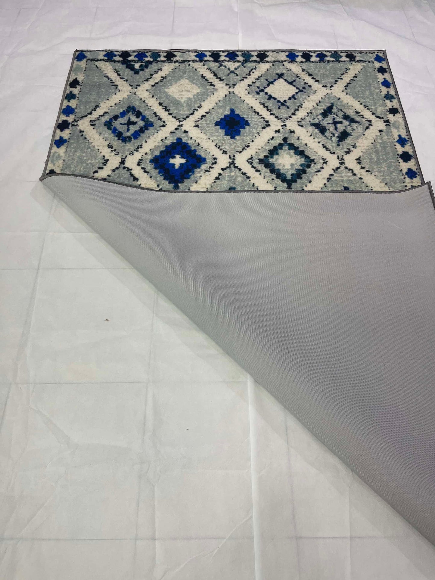 TPR Non Woven Rug.
Size : 5ft width  x 7.3ft length (150cm x 220cm)