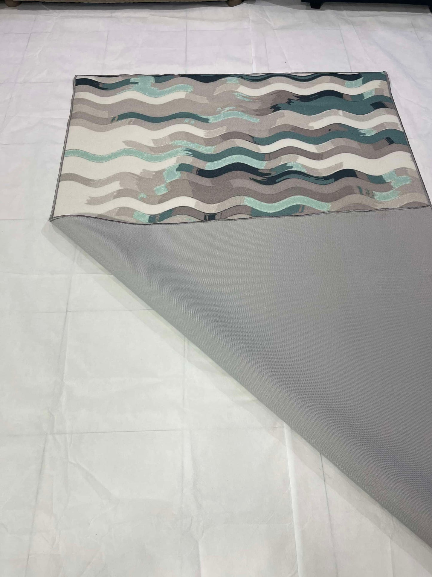 Modern Non-Woven TPR Anti Slip Rug.
Size : 5ft width  x 7.8ft length (150cm x 230cm)
Article-2707-Off white