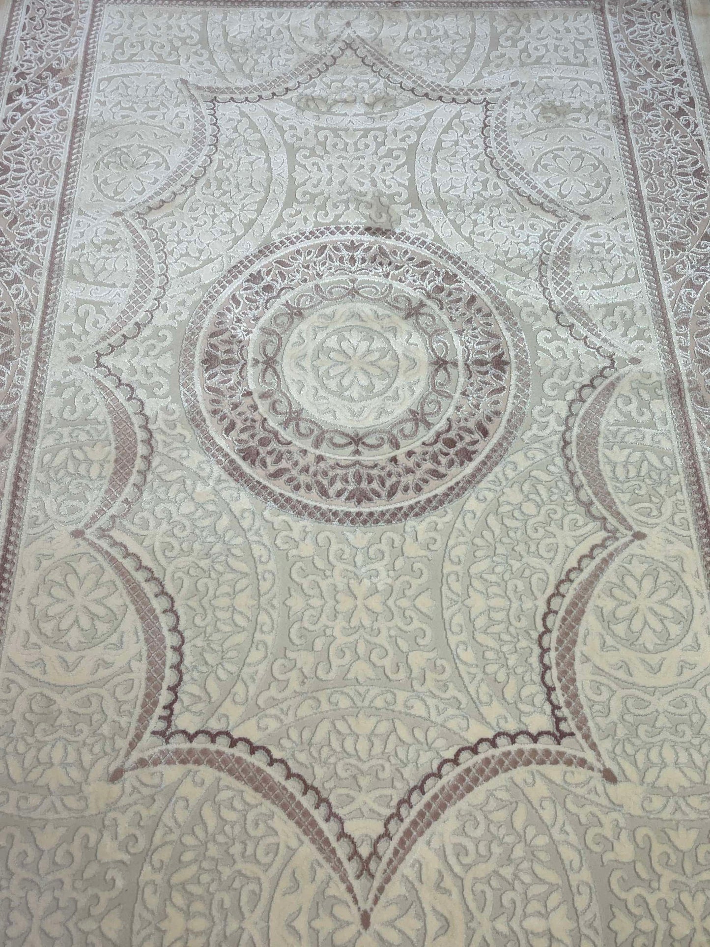 Turkish Top Quality Silk.(Article-1076-beige ,cream)
Size: 6.6 ft width x 9.6 ft length (200cm x 290cm)