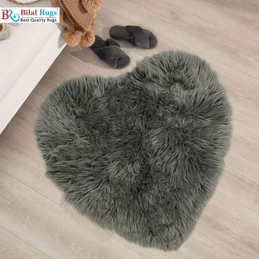 Indulge in the silky smooth feel of our high-quality synthetic fur.⚡️⚡️

Heart shape